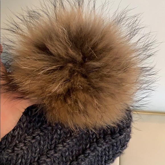 Real racoon pom pom hat, one size main image 4